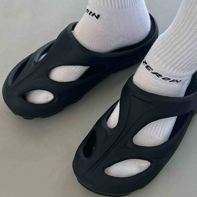 Outdoor functional light soft hollow EVA special-shaped wading sandals anti-slip hole shoes men's and women's beach shoes sandals