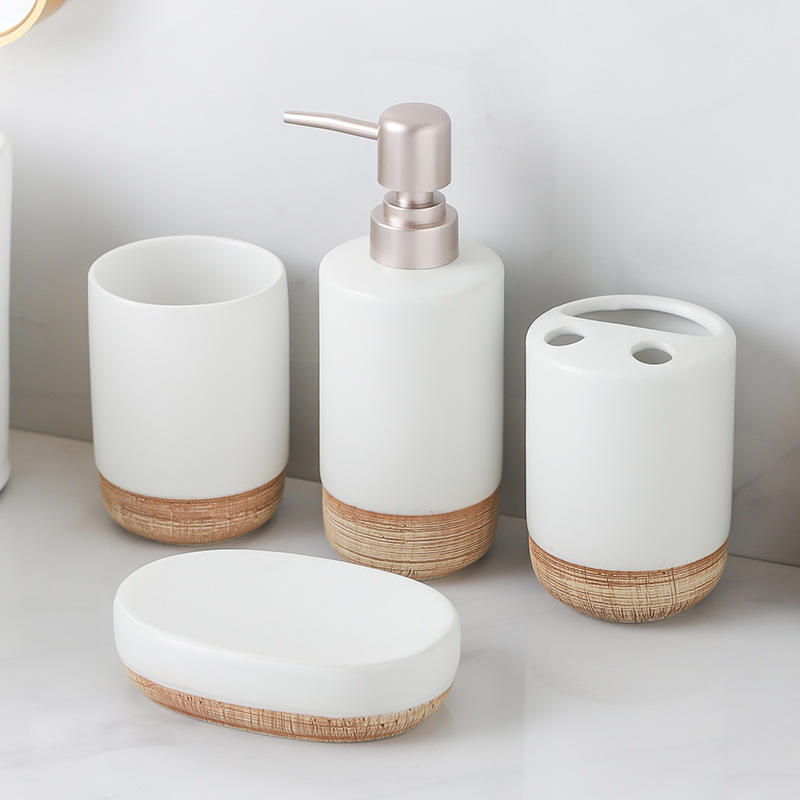 Kit de lavado de lujo ligero botella de embalaje de madera blanca pura botella de emulsión de baño de cerámica de baño de cuatro piezas