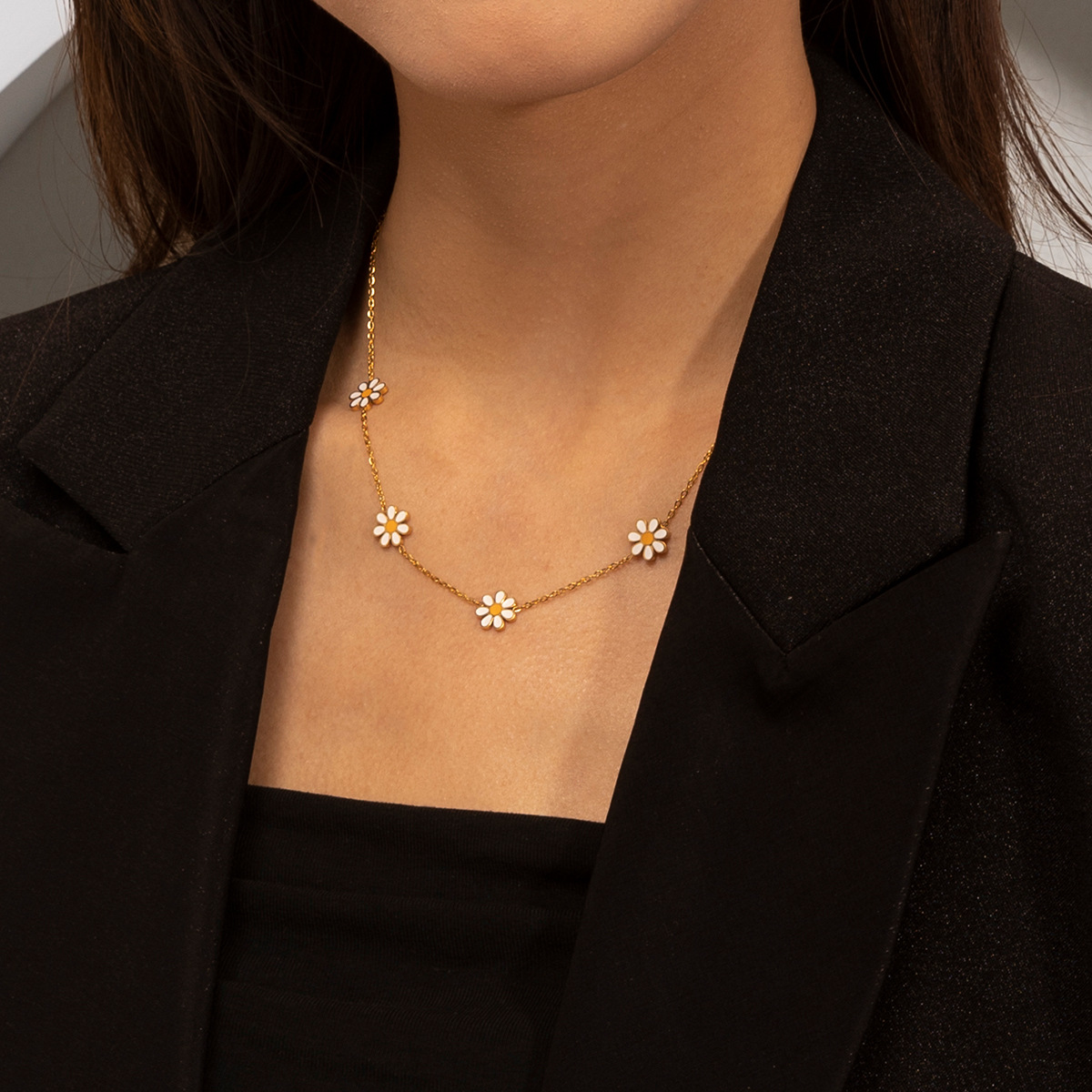 TENA Europa y los Estados Unidos collar de acero inoxidable lujo ligero nicho de margarita universal colgante perno conjunto de joyería venta caliente transfronteriza