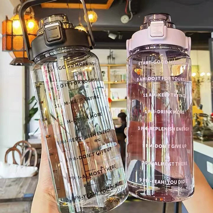 Чашка для воды большой емкости для женщин с соломенной шкалой времени 2000 мл Спорт Интернет Знаменитость Летняя бутылка для воды Пластиковый чайник