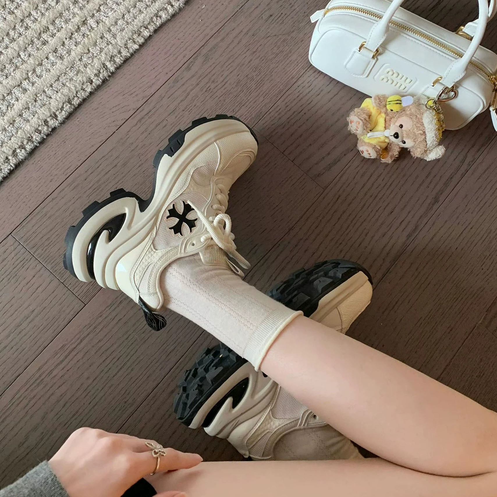 Версия из овчины ~ Модный крестообразный цветок толстый шнуровка, дикий спортивный стиль, папы, женские кожаные повседневные туфли