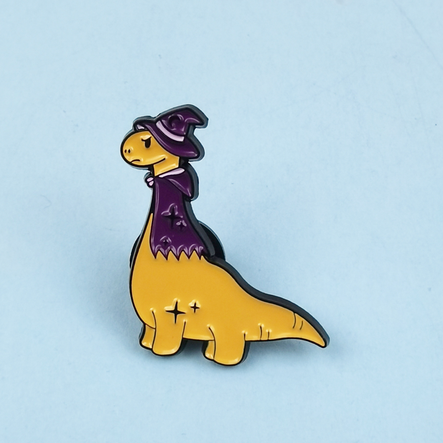 Lindo y lindo broche de dinosaurio pequeño, personalidad, estilo de dibujos animados, accesorios de mochila, accesorios de insignia de aleación de aceite de goteo de alfiler