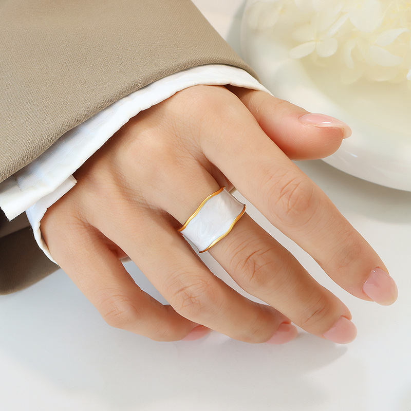 Hepburn estilo no se desvanece anillo de nicho francés esmalte gota anillo de aceite personalidad de la moda anillo de diseño abierto al por mayor