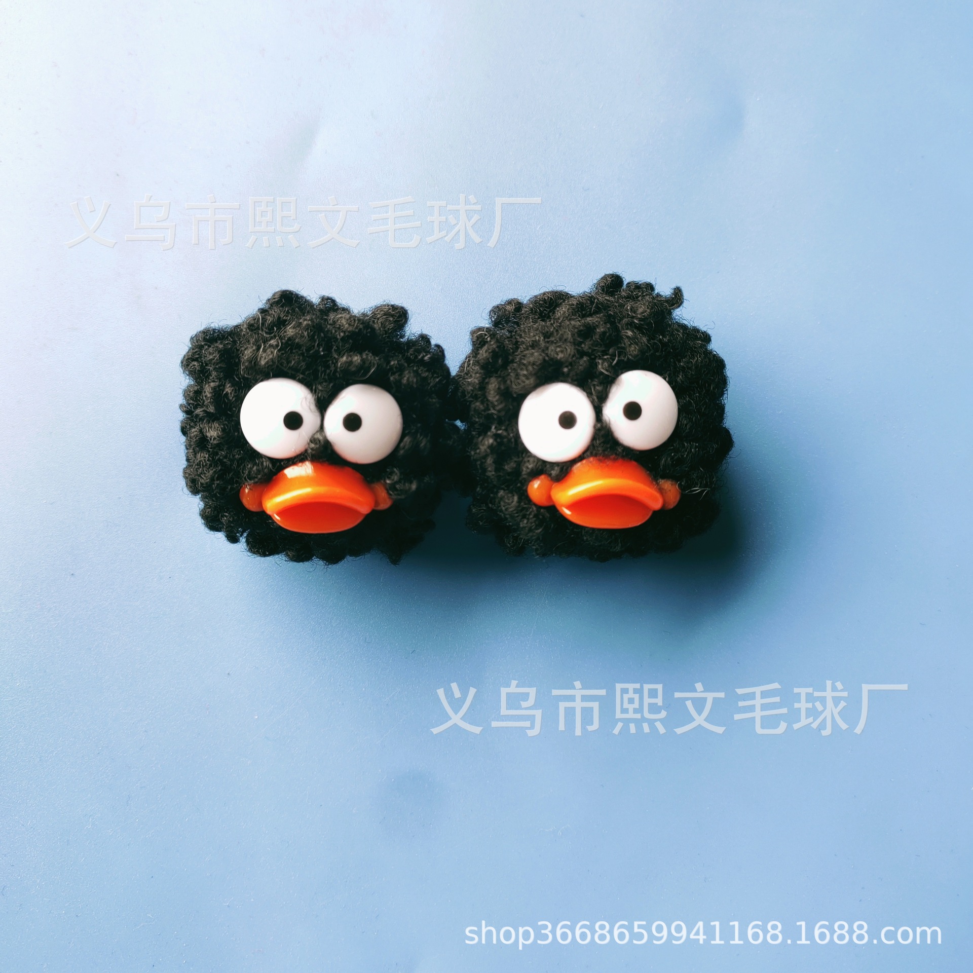 ins同款可爱彩色毛球粘贴眼睛灰尘加嘴巴手机气囊支架配件洞洞鞋