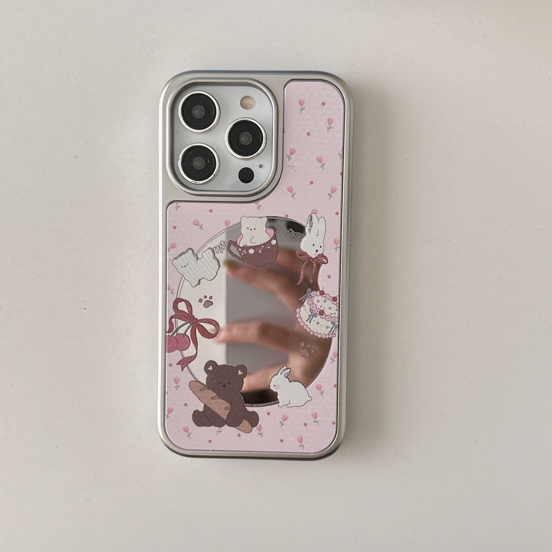 Совместимый iPhone 16, чехол для телефона, браслет, эффект зеркала, цветочный рисунок, с маленькими медведями, 16promax