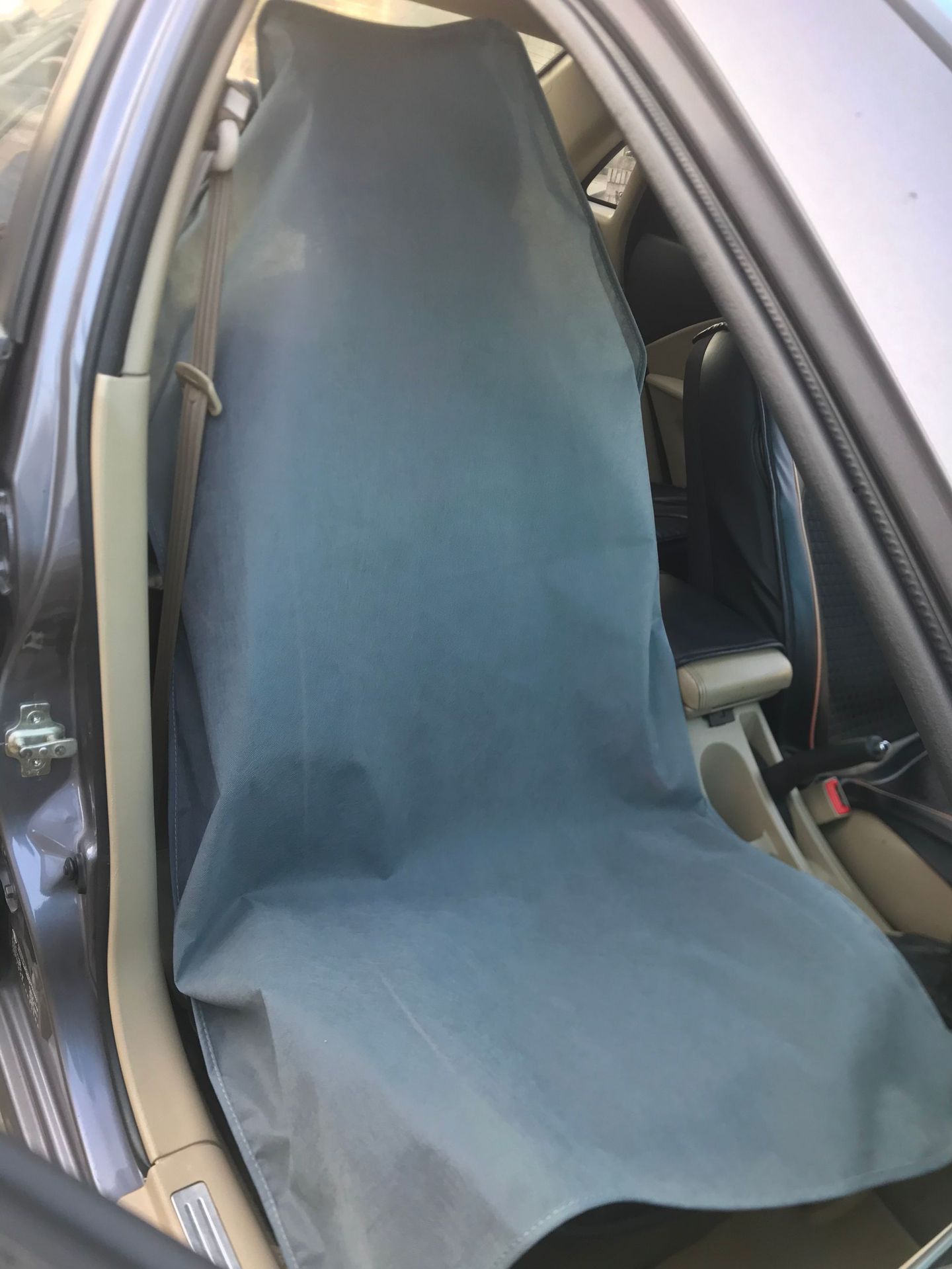 Disposable car universal seat cover dust-proof and stain-resistant seat cover 60g non-woven environmental protection and odor-free protective cover