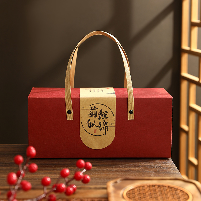 Передний процесс подобен парчи; маленький размер 19,5*9,6*7,5 см