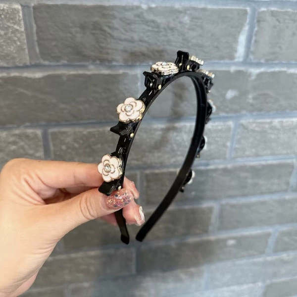 White spot diamond flower style