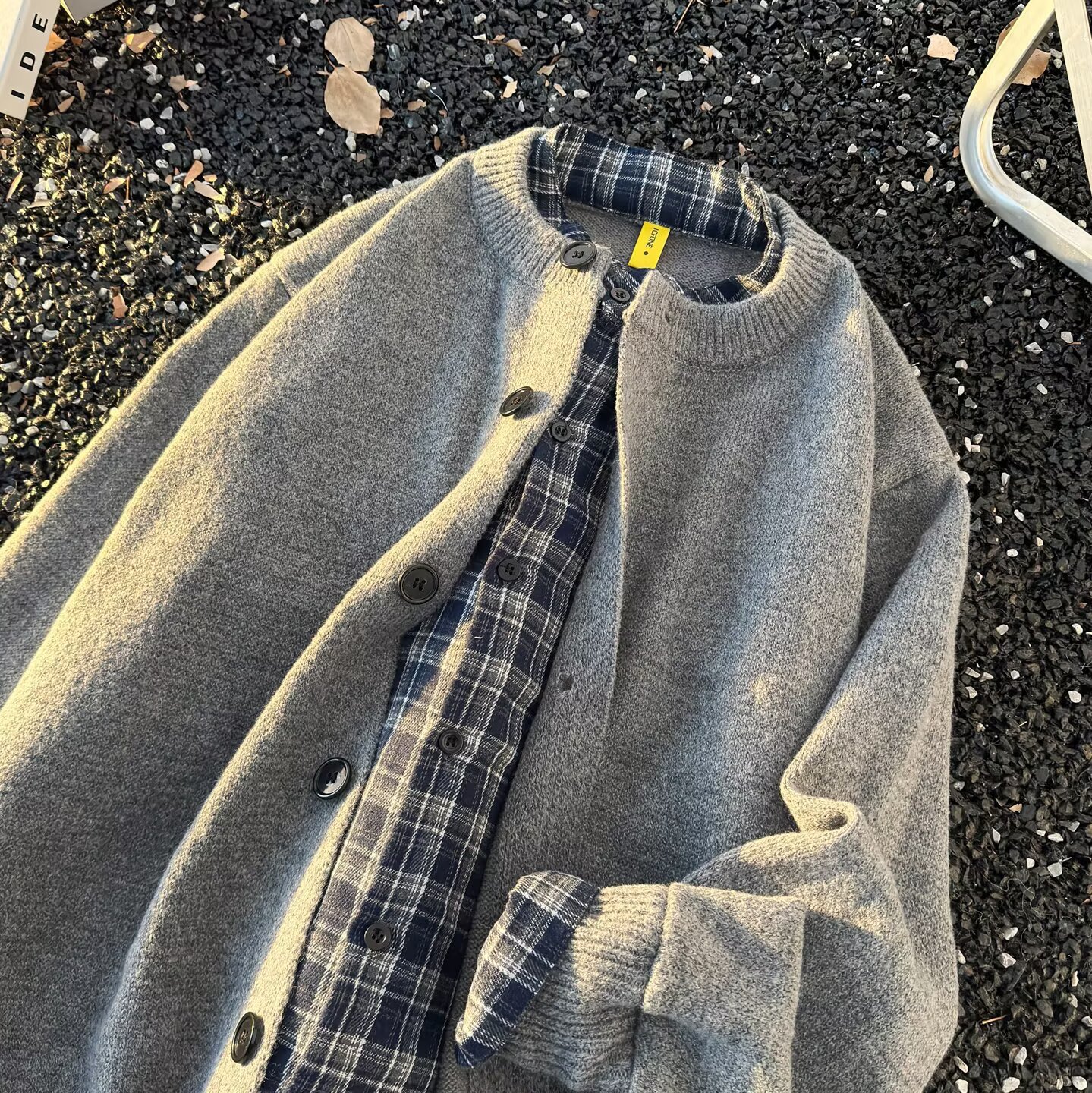 Maglione con scollo rotondo e spalle scese in stile coreano – Cardigan oversize in maglia scozzese per donna e uomo (unisex, poliestere traspirante, grigio/caffè, M-3XL)_voghion.com