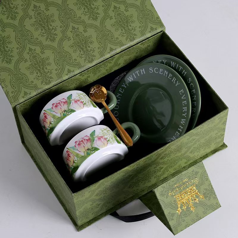 (Color mezclado) Tulipanes en una caja de regalo