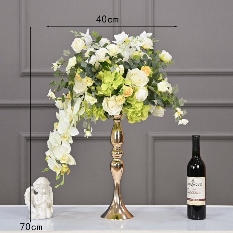 흰색과 녹색의 커다란 황금색 꽃 그릇