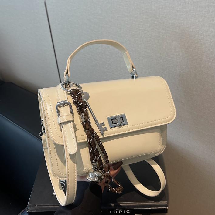 Bolsa de mano pequeña para mujeres 2024 nuevo estilo de piel de cera de aceite retro bolso de viaje de color sólido simple ocio de alta sensación bolso de mochila