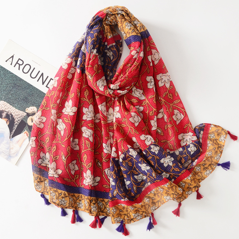 Viajes étnicos retro Toalla de playa a prueba de sol Mujer Yunnan Lijiang Viajes al aire libre a prueba de sol chal largo borla bufanda