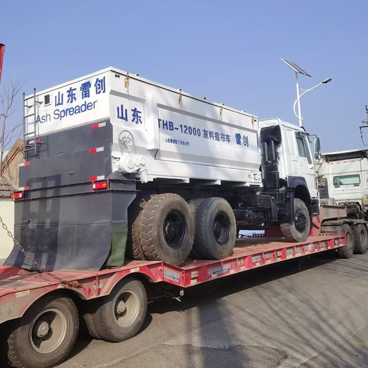 雷创灰料撒布机 多功能一体式撒灰车 封闭无扬尘工地撒灰机
