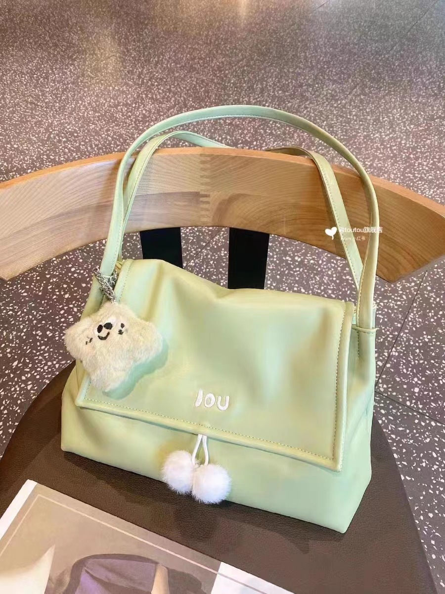 2023 New Design Clay Tote Versatile Large Capacity Commuting and Leisure Women's Underarm Bag_voghion.com