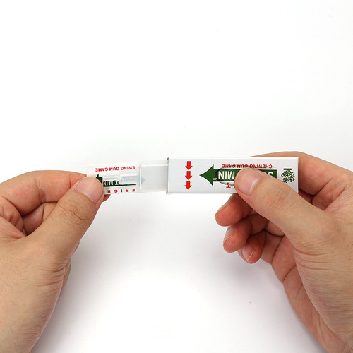 Squirting gum plays tricks on people, makes people funny, pranks, funny chewing gum toys