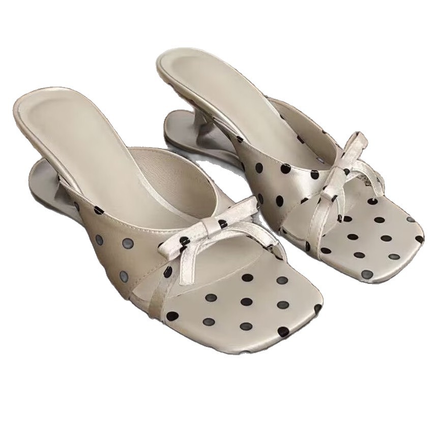 2026 nuevo estilo de verano francés arco nicho de cabeza cuadrada dedos de dedos puntos diarios zapatillas de talón poco profundo image 5