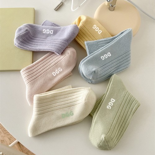 Medium tube socks for women in spring and autumn solid color candy color women's socks macaron cream sweat-absorbing stockings Korean wholesale