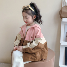 女童冲锋衣外套秋装2024新款儿童连帽夹克洋气短款风衣春秋款童装