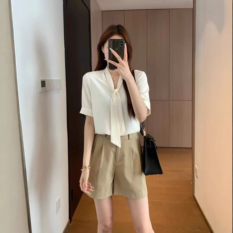 Thewow Gentle and Elegant, Smooth and Stylish H-Shaped Cut V Neck Sweetheart Collar Ribbon Pure Color Elegant Short-Sleeved Shirt