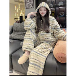 9577晓溪服饰冬装上新韩版对条连帽常规款软乎睡衣套装
