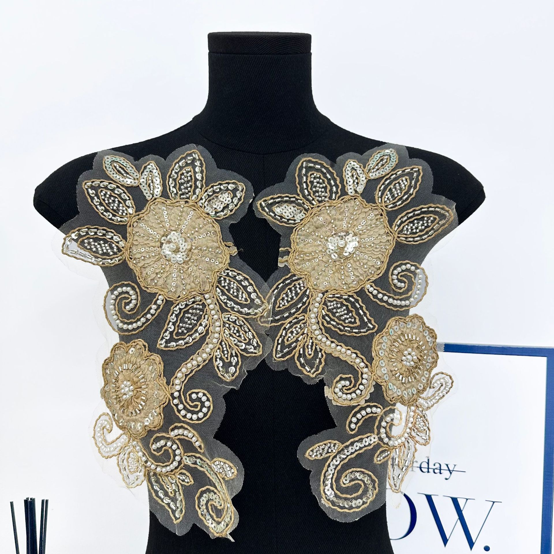 Vestido de boda cheongsam accesorios de decoración hechos a mano perlas flor parches de ropa de alta gama accesorios DIY 2026 nuevos al por mayor