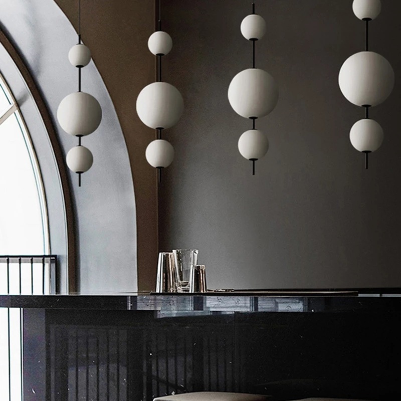 Nórdico simple nuevo candelabro en línea sala de estar dormitorio lujo creativo bola blanca LED burbuja de vidrio lámpara de bola sin