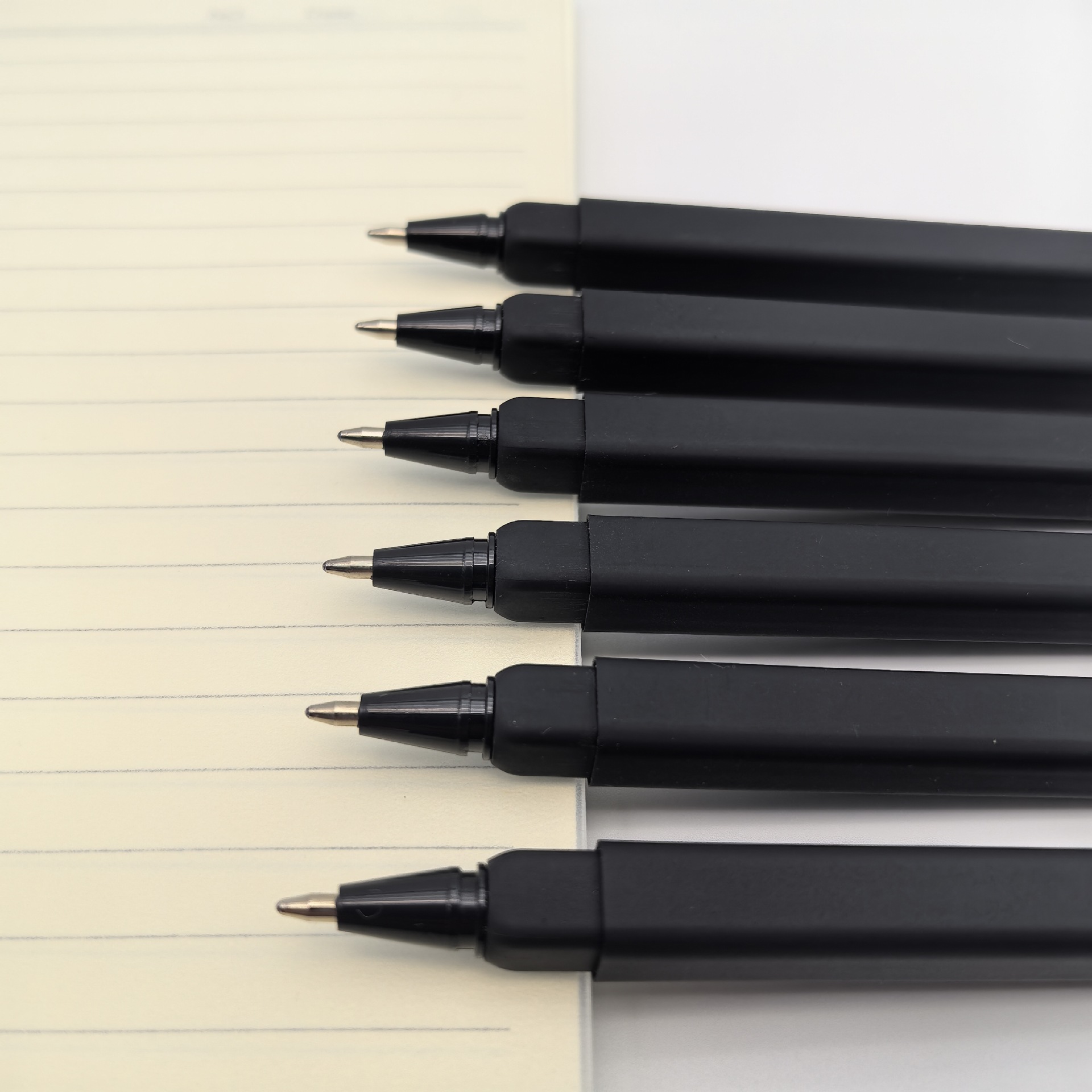 Comercio sin bolígrafo bolígrafo de plástico publicitario cuadrado lápiz táctil se puede personalizar color pulverización bolígrafo cuadrado al por mayor