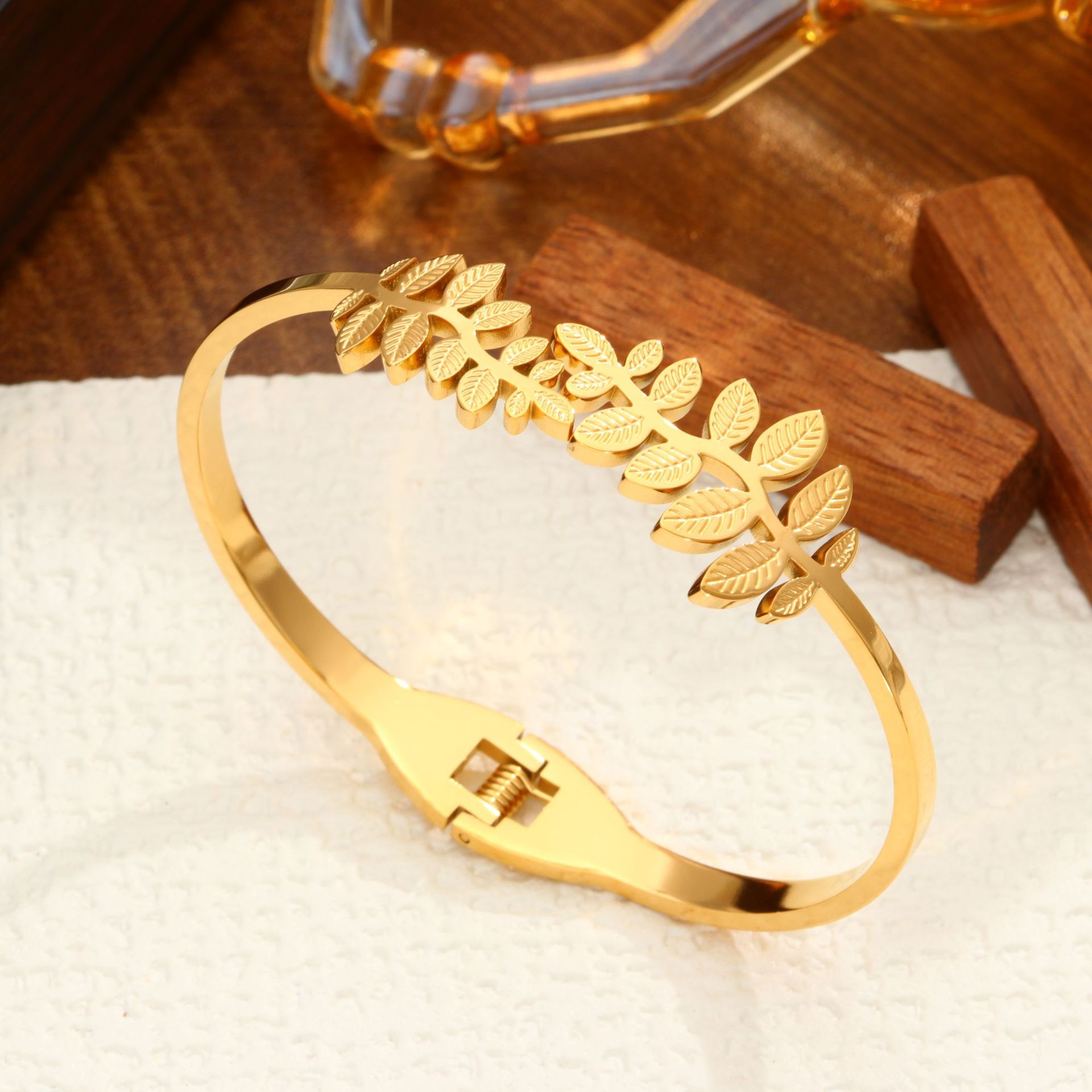Leaf type-gold