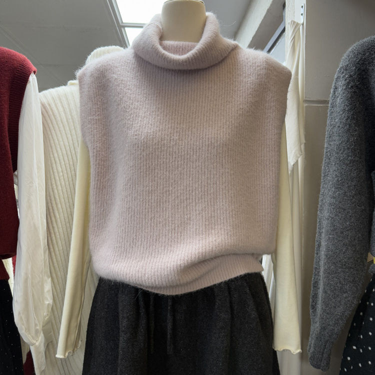 Korean-style sleeveless fashion high-neck plush knit vest top for women, autumn and winter, petite size, loose fit, layered sweater vest Korean-style sleeveless fashion high-neck plush knit vest top for women, autumn and winter, petite size, loose fit, layered sweater vest