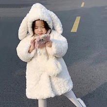 女宝宝可爱兔耳朵连帽毛毛外套2022冬装新款白色小羊羔夹棉厚外套