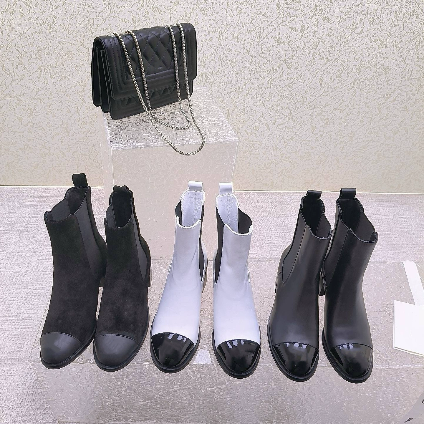 Маленькие ароматные сапоги челси женские осенние и зимние кожаные толстые сапоги 2024 новые сапоги Martin Color Color остроконечные рукава сапоги