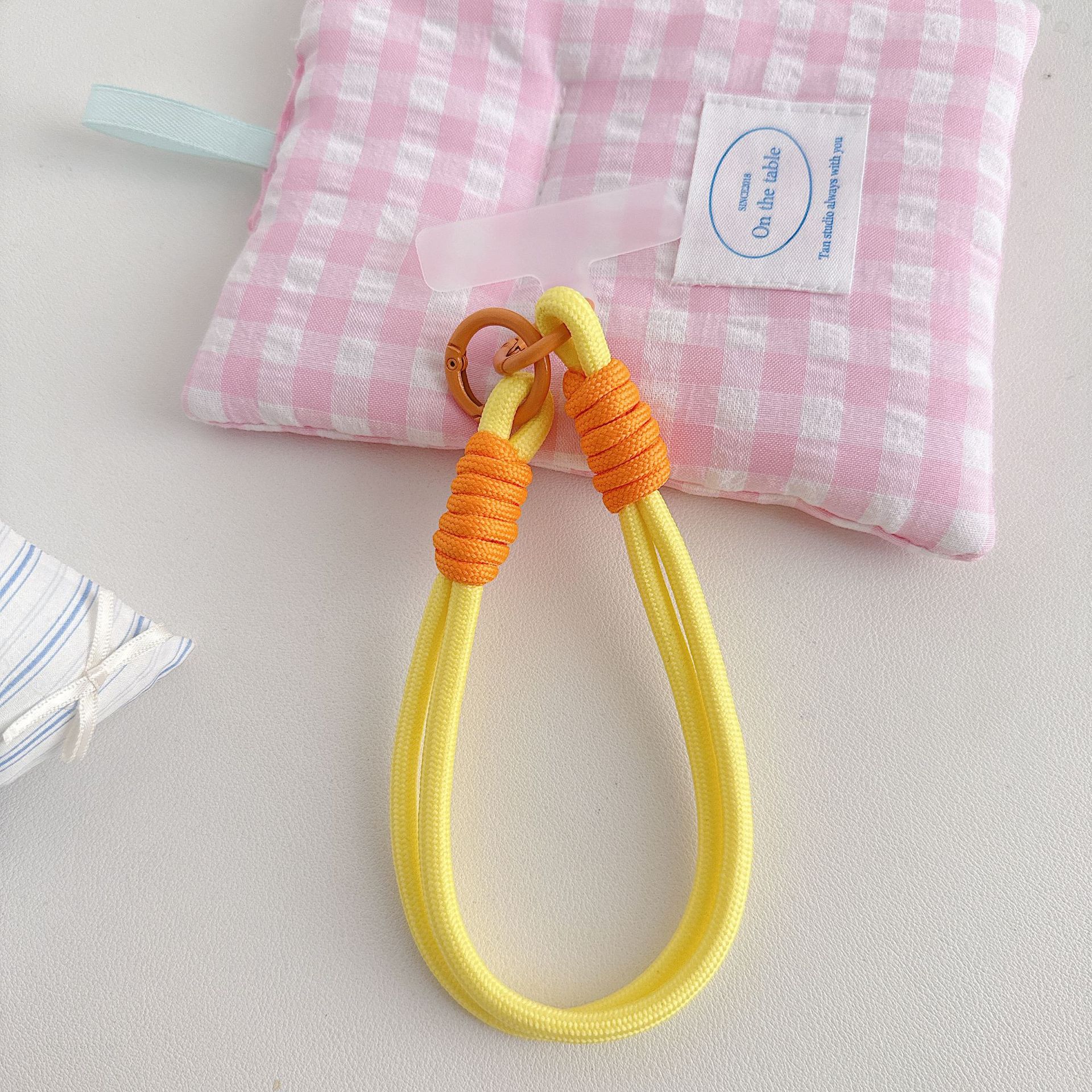 Boutique hecho a mano de alta gama para teléfono móvil cadena para colgar mujer estilo ins ligero lujo doble color muñeca cadena para teléfono móvil de moda/cuerda corta