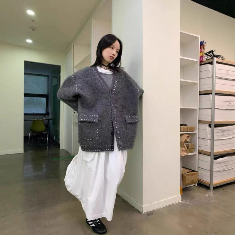 欧美风新款v领毛衣女开衫2025宽松单排扣设计感针织衫外套女装潮|undefined