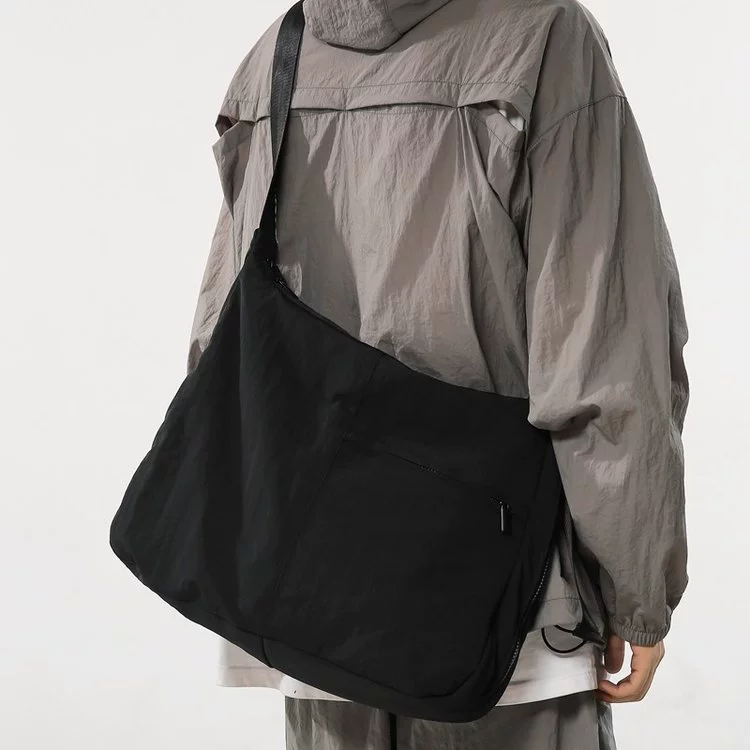 Shoulder bag for leisure, universal capacious travel bag, one-shoulder bag