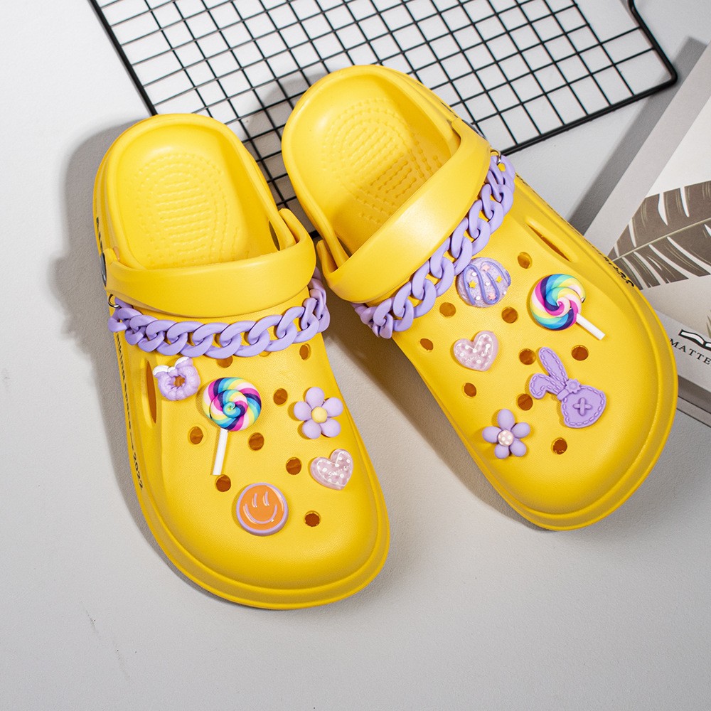 Púrpura colorido agujero zapatos hebilla gradiente en forma de corazón zapatos zapatillas Sandalias hebilla decorativa desmontables dibujos animados novia zapatos flor