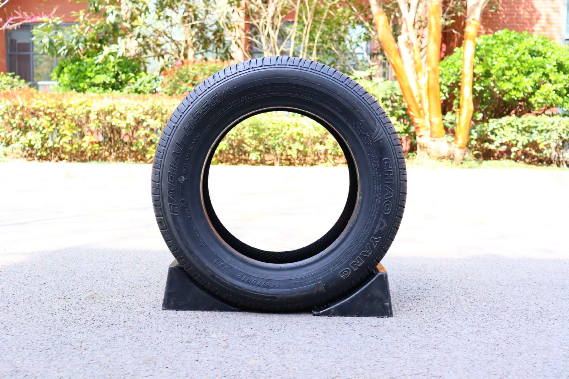 Tire 145/70R12 135/70R12 15570R12 Electric Car Sedan Vacuum Outer Tire Wholesale
