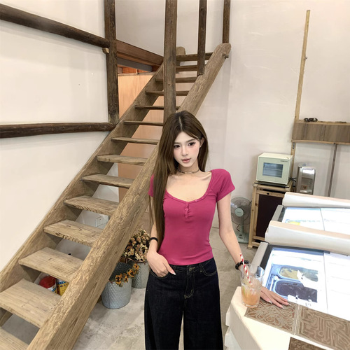 V-neck short-sleeved T-shirt for women 2025 summer slim inner wear design hot girl simple slim short versatile top trendy