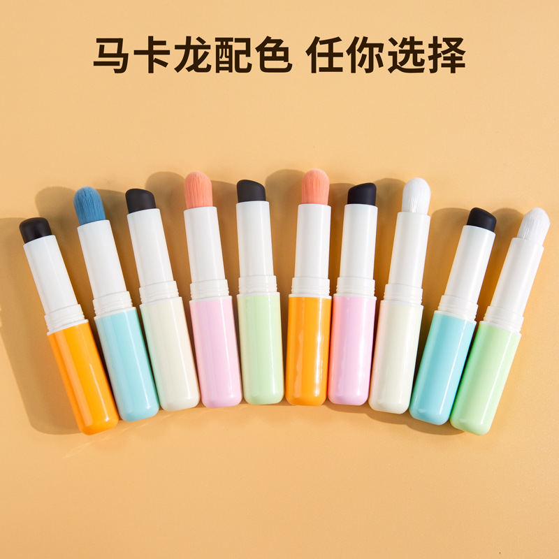 Lápiz labial en forma de cepillo de labios de silicona retráctil Q suave portátil a prueba de polvo mini lápiz labial brillo de labios floreciente cepillo de maquillaje con tapa