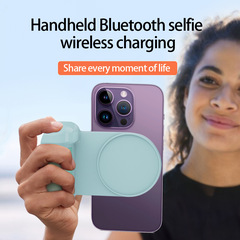 新しい多機能携帯電話スタンド5w 7.5w無線充電スタンドbluetoothカメラバー付き5000mah電池