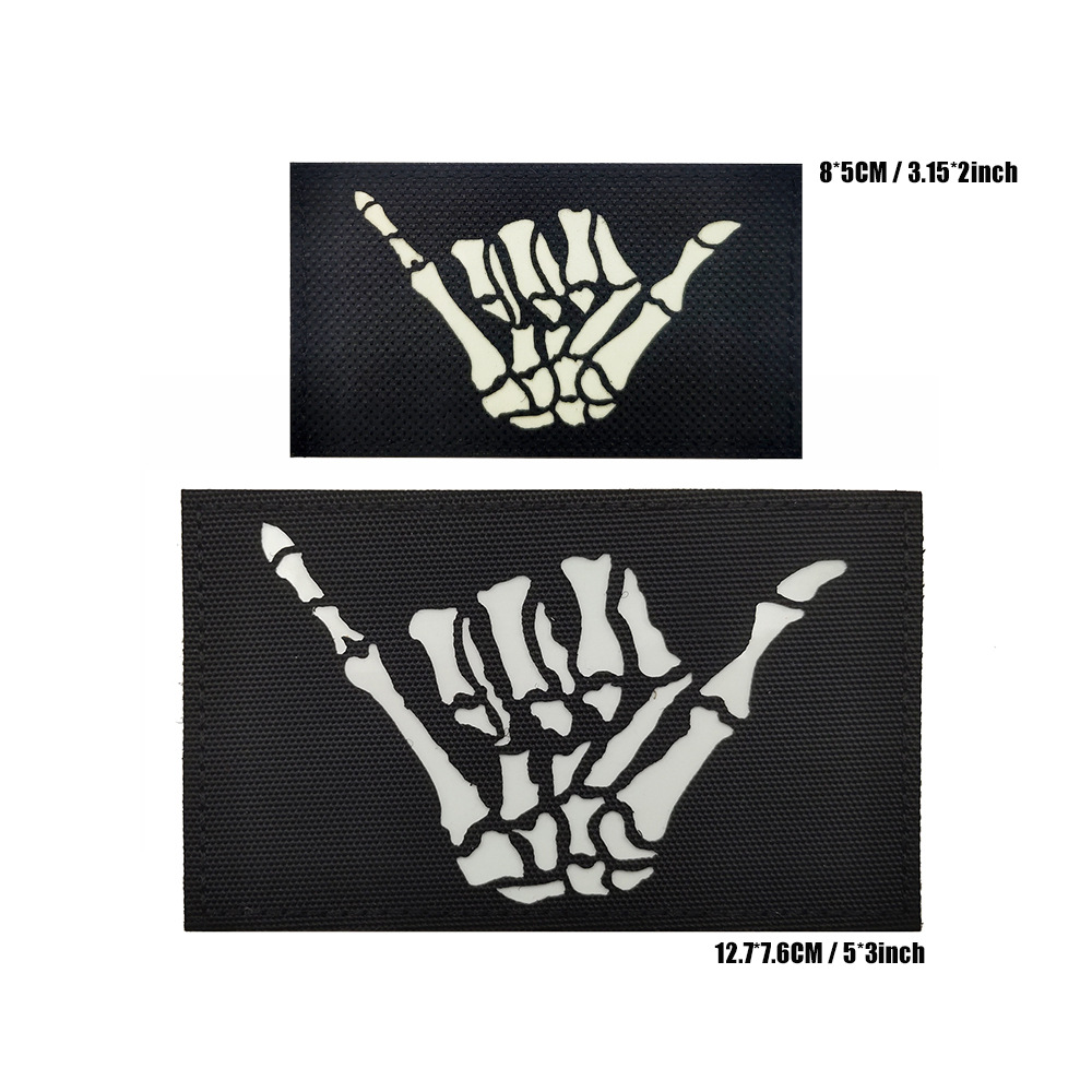 Taiyi copyright suministro en stock Ray cráneo dedo derecho gesto 666IR identificación capítulo velcro luminoso insignia