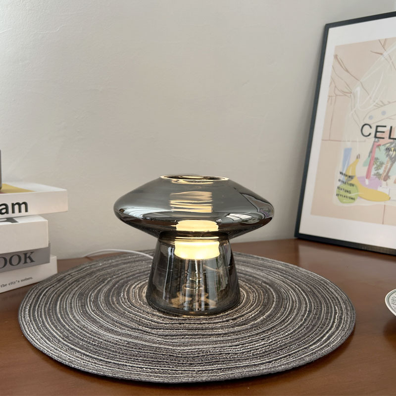 Nuevos productos transfronterizos de platillos voladores creativos de vidrio lámpara de escritorio USB color fijo LED decoración atmósfera lámpara de noche dormitorio cabecera lámpara