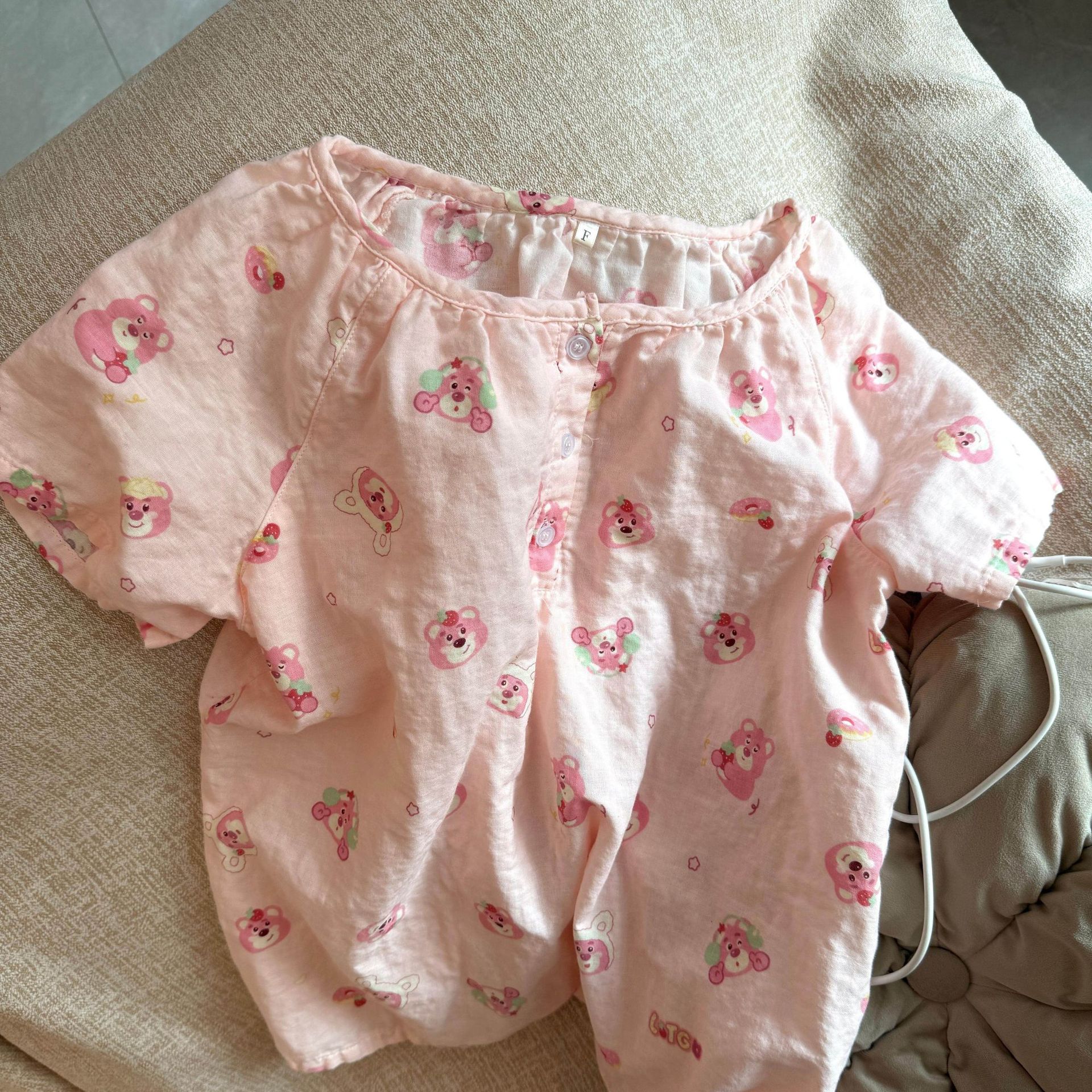 라운드넥 반팔 반바지 세트 - 딸기곰