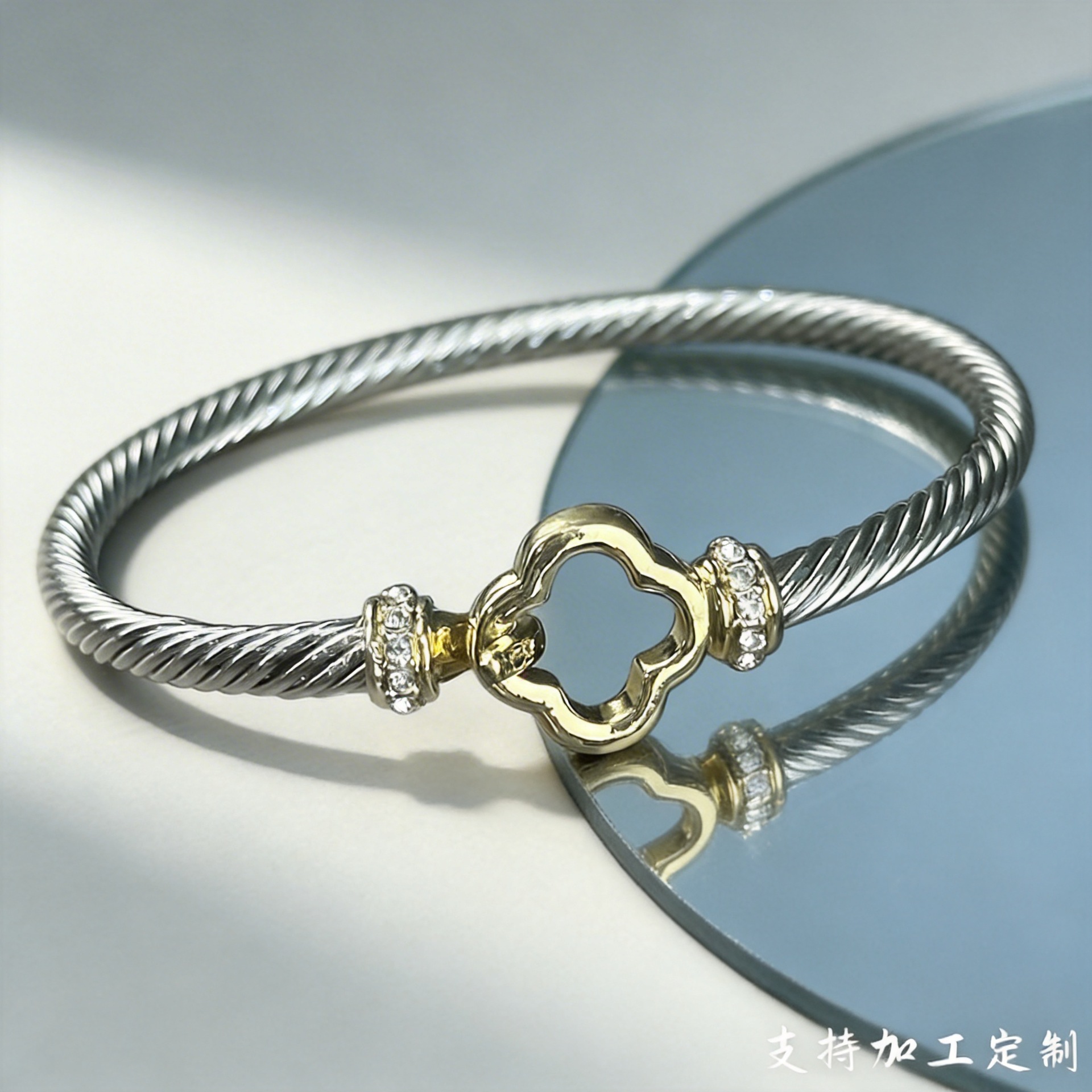 Alta calidad de cuatro hojas joyas pareja arco ligero lujo pulsera anillo al por mayor pulseras de cerámica Vinstyle