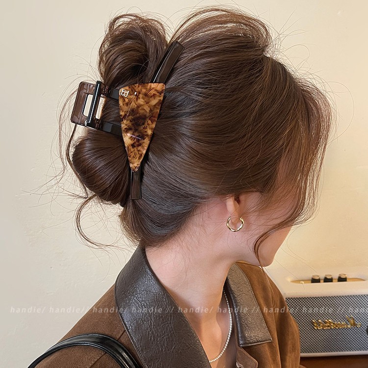 Vintage High-End Acetate Leopard Print Triangle Hair Clip for Women, Large Shark Clip for Back-Of-Head Updo, Elegant Hair Accessory