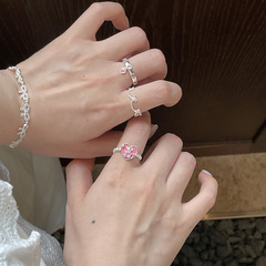925純銀のかわいい熊の指輪は精巧で甘いピンクの愛の指輪の小さい大衆の高級感のジルコンの指輪です。
