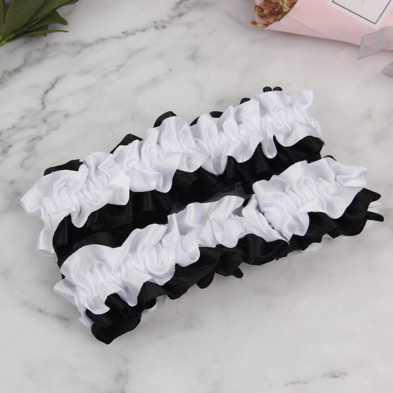 검정색 바닥 + 흰색