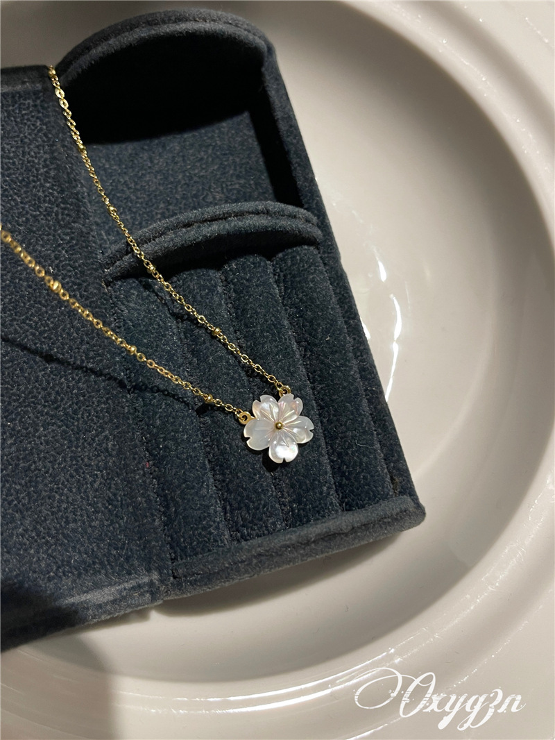 Pendant Necklace Classification cable chain Chain Type Date Occasion Sweet Flower Titanium Steel Plating Shell 18k Gold Plated Pendant Necklace