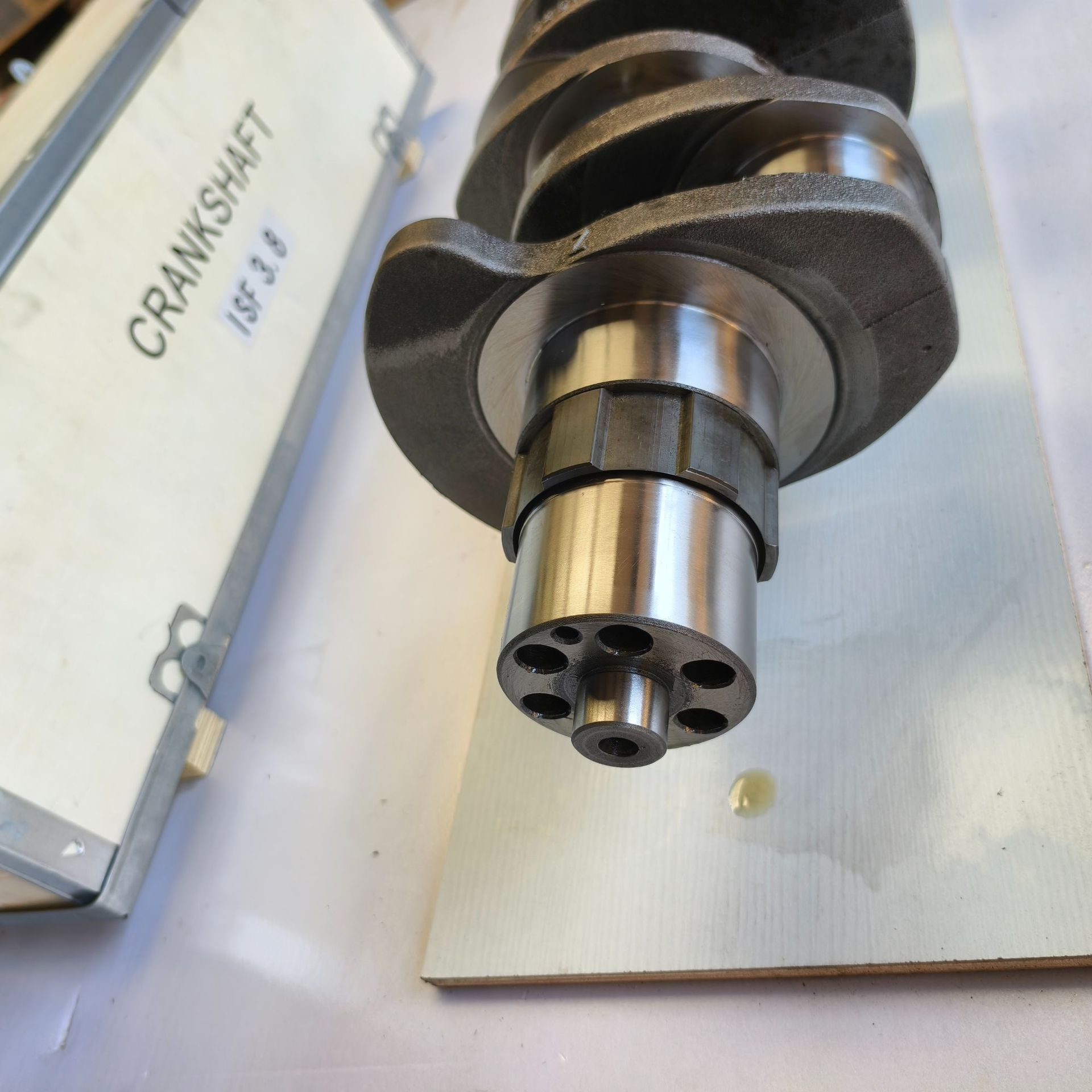 Factory direct wholesale Foton Cummins ISF3.8 engine crankshaft OE: 5261376
