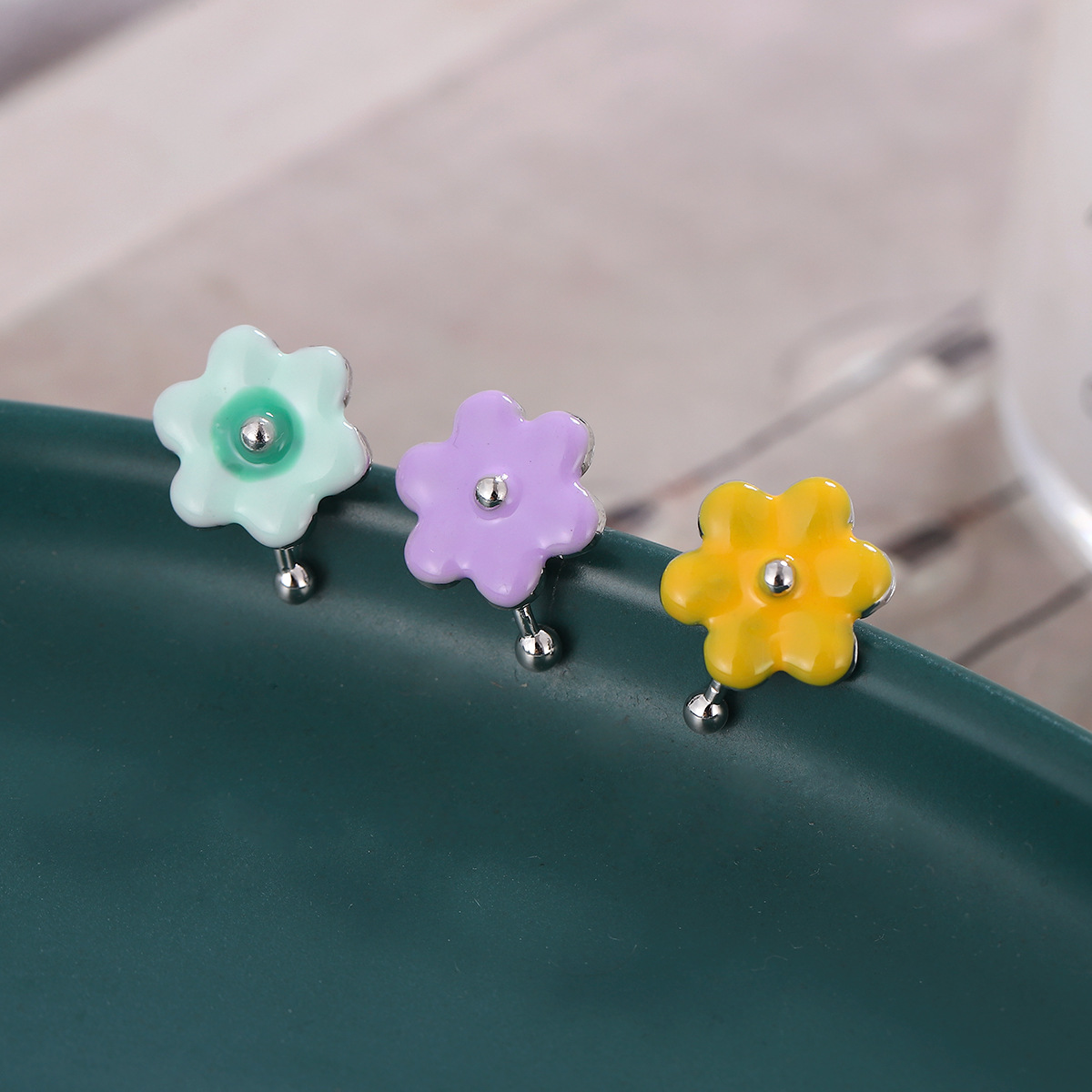 Ouyang Nana mismo estilo flor oreja hueso clip conjunto de tres piezas Super Hada dulce linda chica sintiendo 2023 nuevo clip de oreja